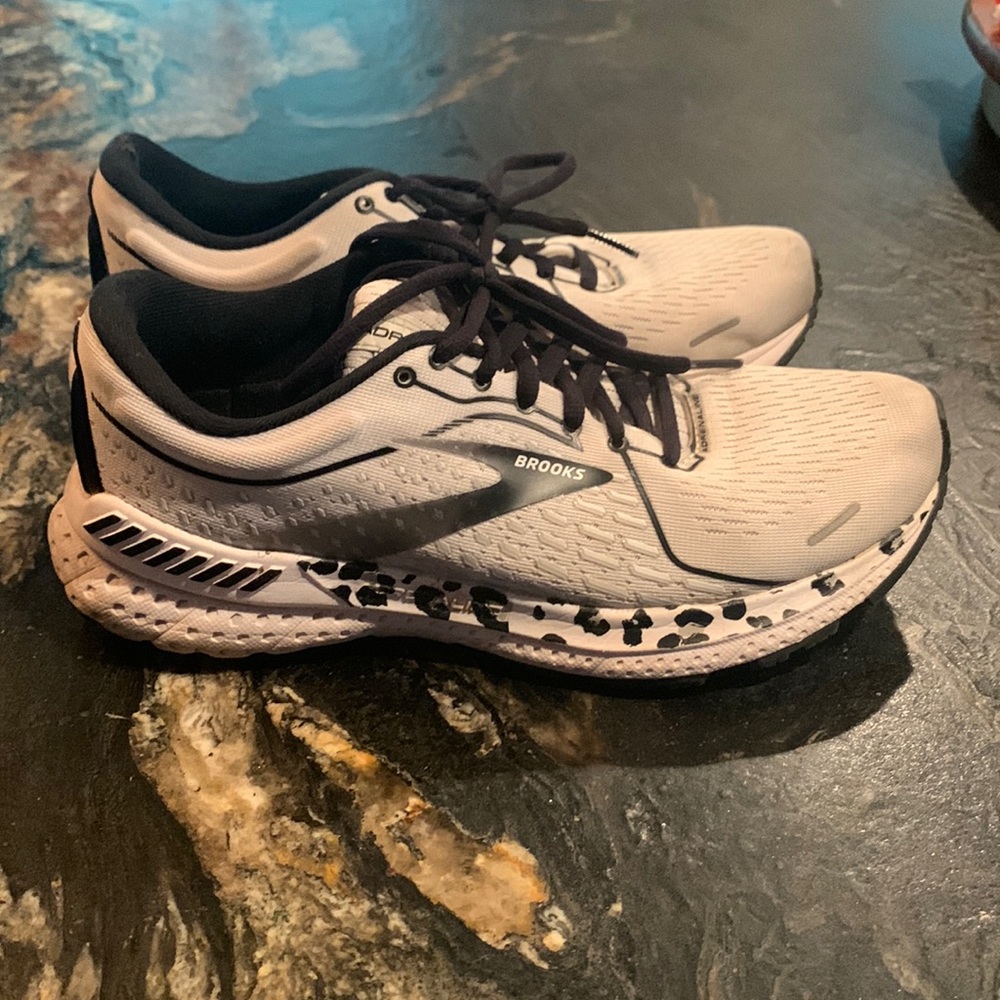 Brooks adrenaline